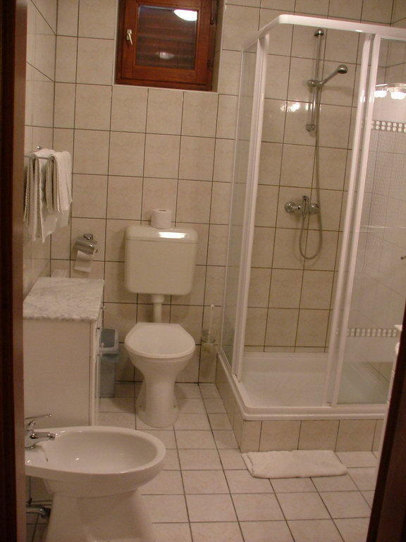 Erdogyongye Etterem Es Panzio Hotel Zalaegerszeg Ruang foto
