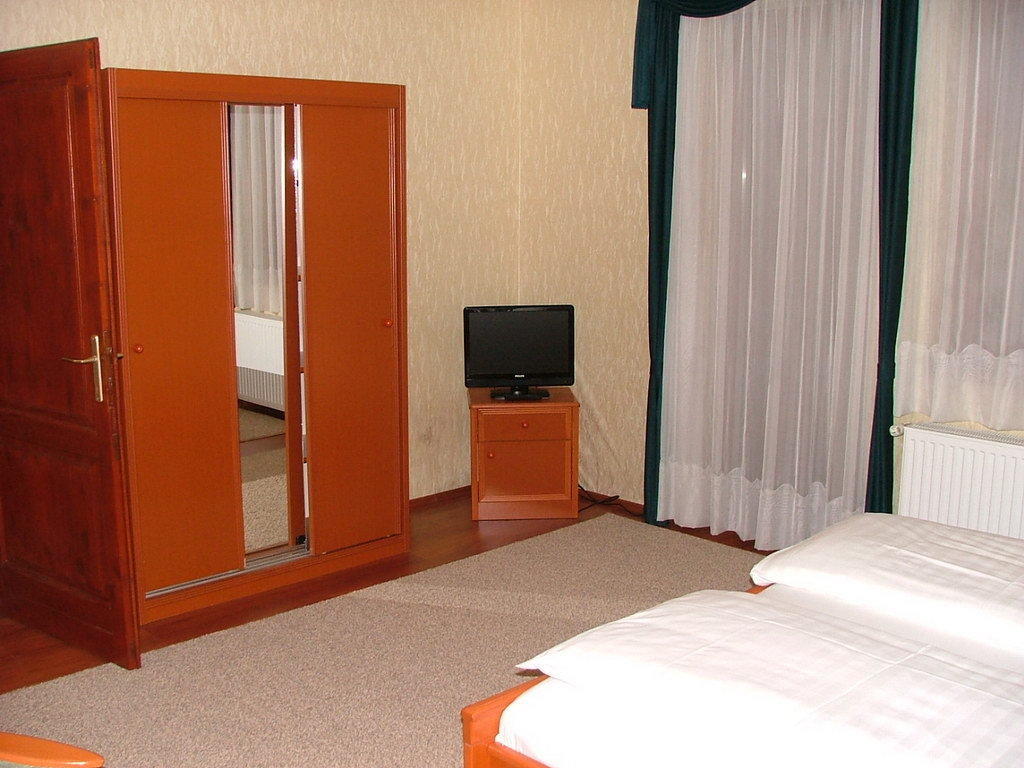 Erdogyongye Etterem Es Panzio Hotel Zalaegerszeg Ruang foto
