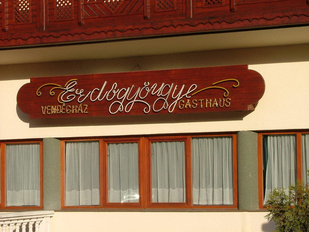 Erdogyongye Etterem Es Panzio Hotel Zalaegerszeg Bagian luar foto